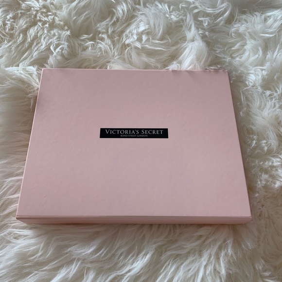 SOLD❌❌VS Satin Pillowcase Eye mask Slipper L - Picture 4 of 4